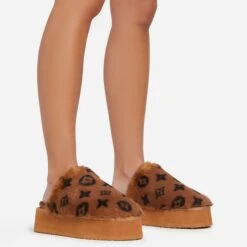 EGO Warren Closed Toe Printed Detail Flatform Slipper In Tan Brown Faux Fur