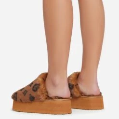 EGO Warren Closed Toe Printed Detail Flatform Slipper In Tan Brown Faux Fur -EGO Sales 06 01 23 fw41923 sq