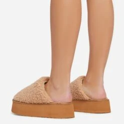 EGO Ivoris Closed Toe Flatform Slipper In Light Tan Faux Shearling -EGO Sales 06 01 23 fw41948 sq