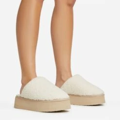 EGO Ivoris Closed Toe Flatform Slipper In Cream Faux Shearling -EGO Sales 06 01 23 fw45963 sq