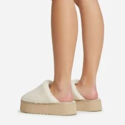 EGO Ivoris Closed Toe Flatform Slipper In Cream Faux Shearling -EGO Sales 06 01 23 fw45964 sq