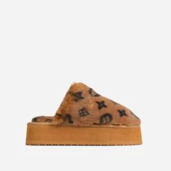 EGO Warren Closed Toe Printed Detail Flatform Slipper In Tan Brown Faux Fur -EGO Sales 30 11 22 fw40068 sq